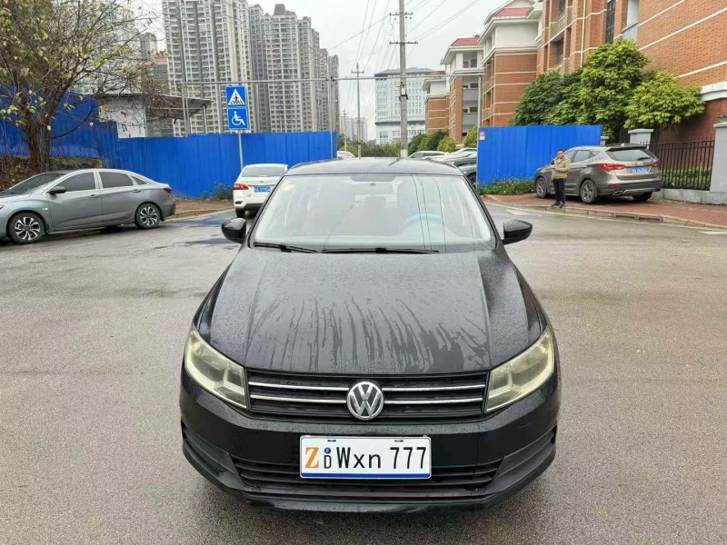 南寧17年大眾桑塔納1