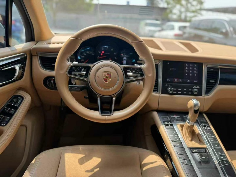 广州16年保时捷Macan7
