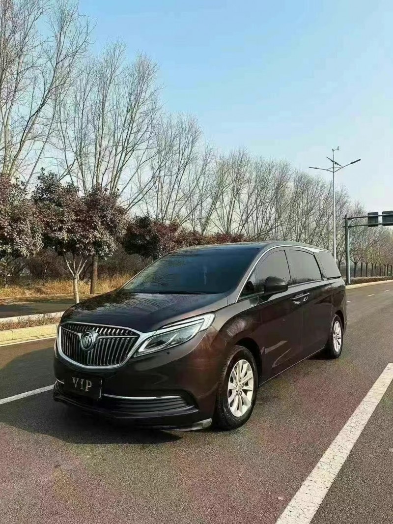 泰安18年別克GL82