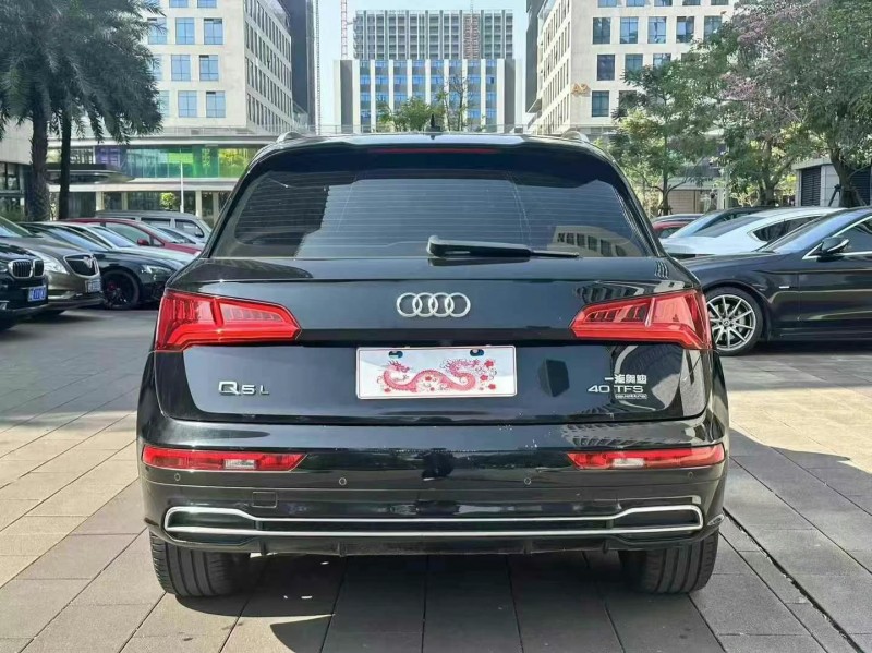 佛山20年奧迪Q58