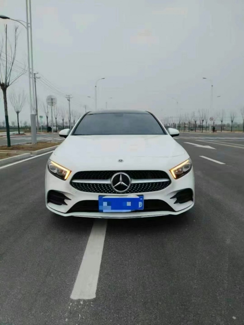 济宁21年奔驰A1