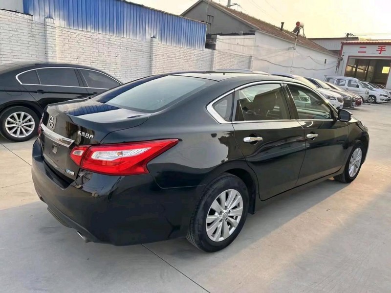 保定18年日产天籁4