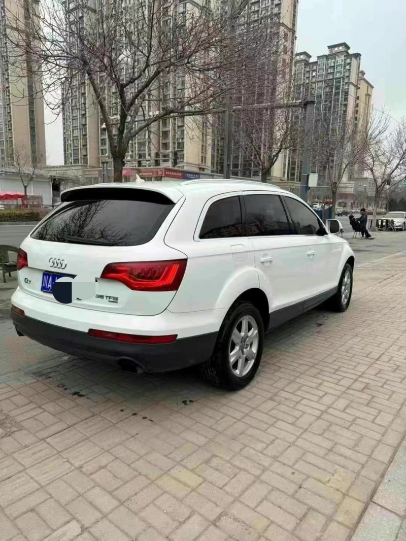 長治13年奧迪Q73