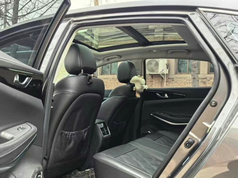 保定22年長安汽車CC7