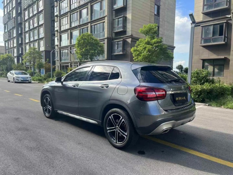 徐州18年奔驰GLA7