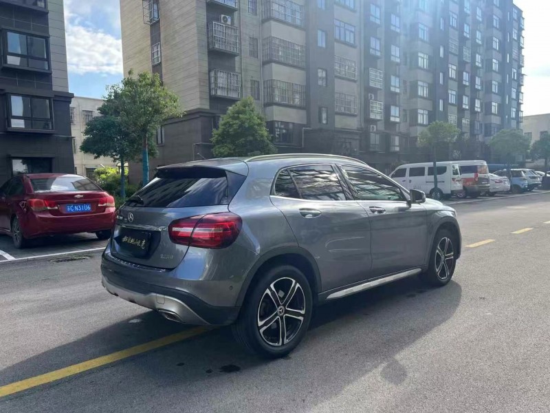 徐州18年奔驰GLA8