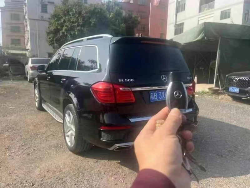 广州17年奔驰GL4