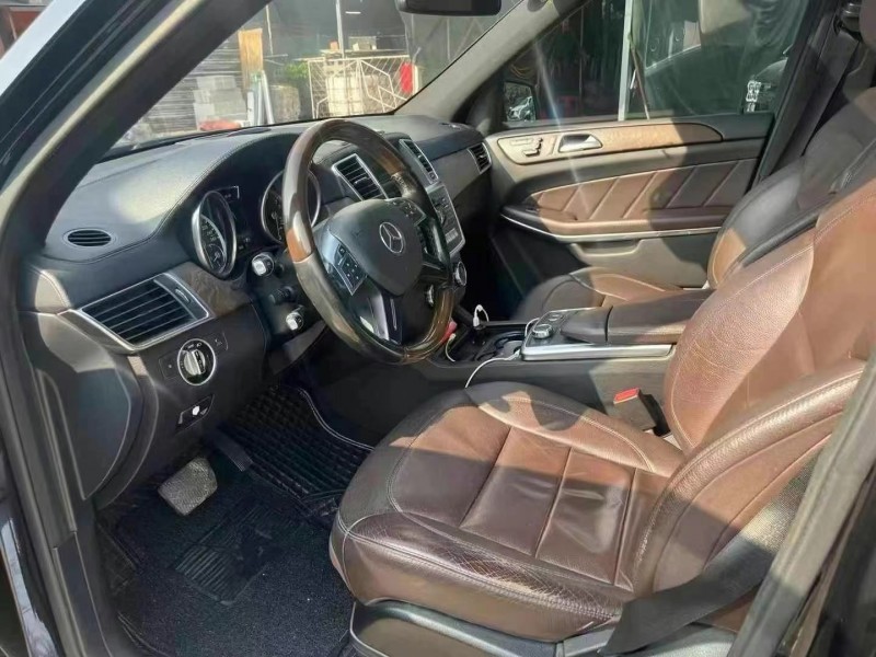 广州17年奔驰GL8