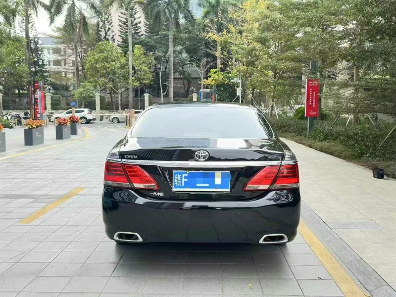 广州13年丰田皇冠9