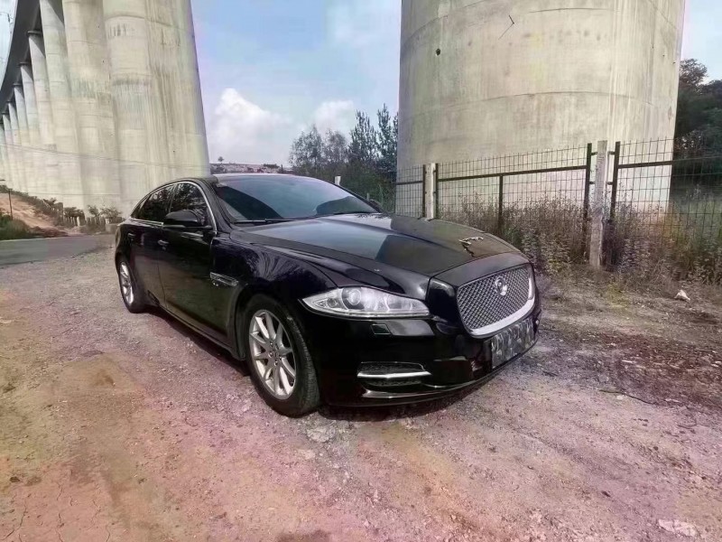 長治13年捷豹XJ2