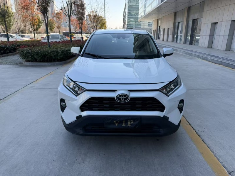 济宁22年丰田RAV41