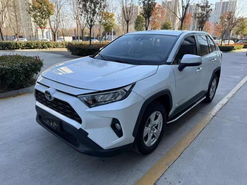 济宁22年丰田RAV43