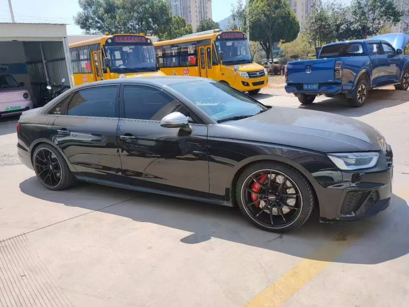 昆明21年奧迪A4L2