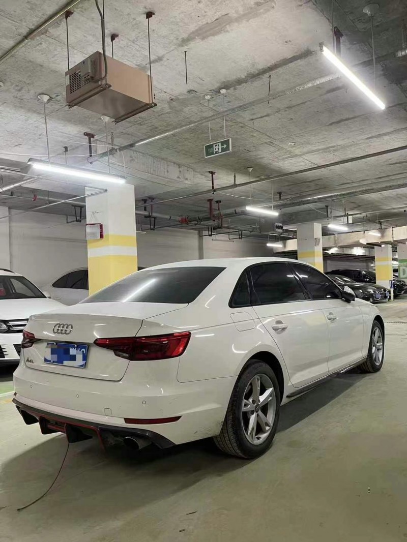 成都17年奧迪A4L7
