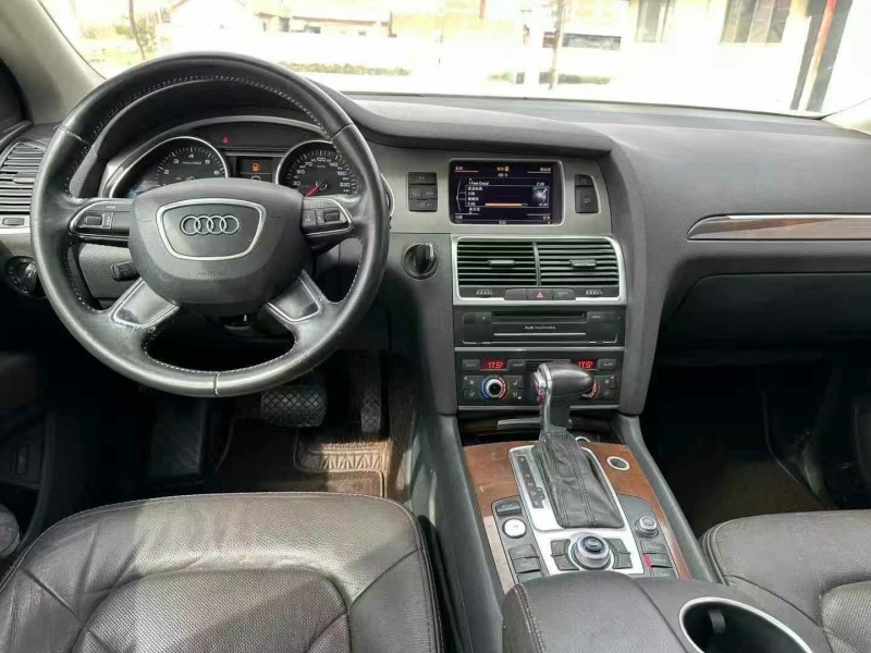 青岛12年奥迪Q74