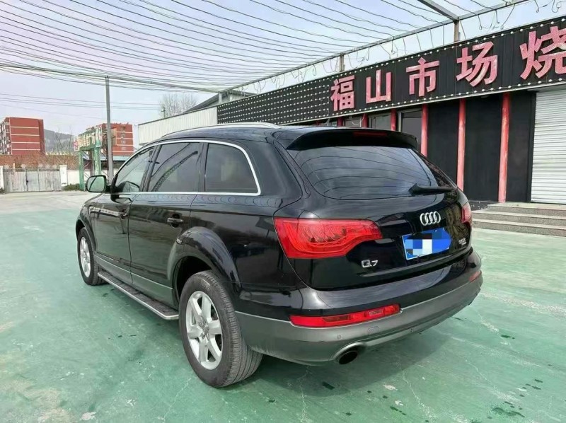 青岛12年奥迪Q78