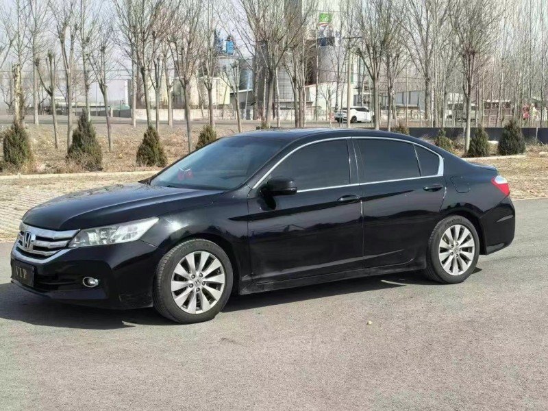 青岛15年本田雅阁2