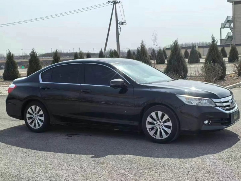 青岛15年本田雅阁3