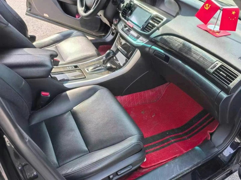 青岛15年本田雅阁4