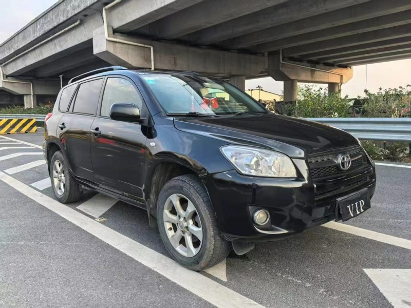 广州10年丰田RAV42