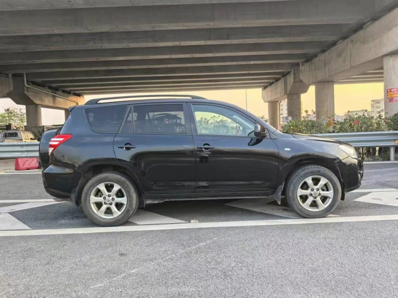 广州10年丰田RAV44