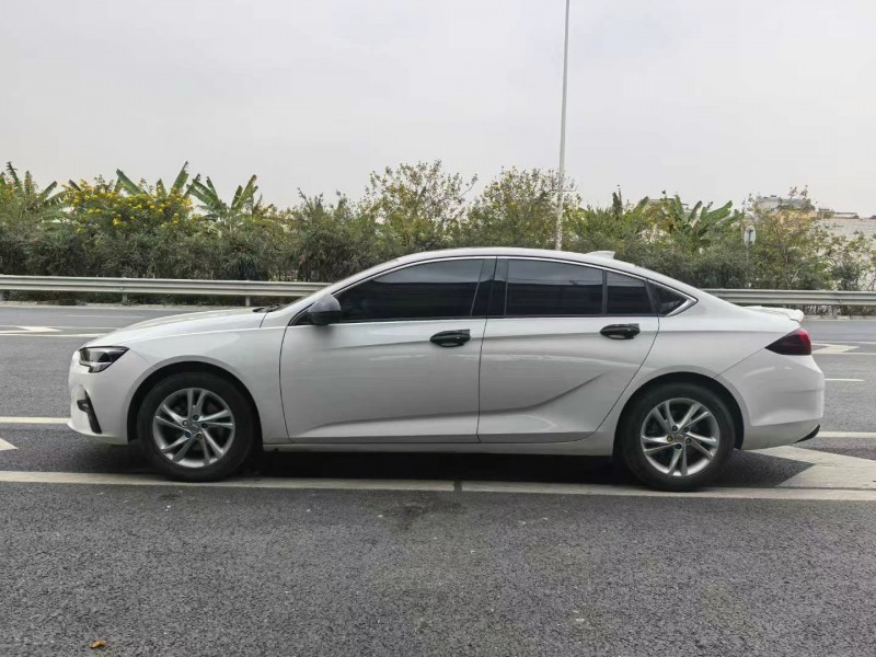 广州21年别克君威6