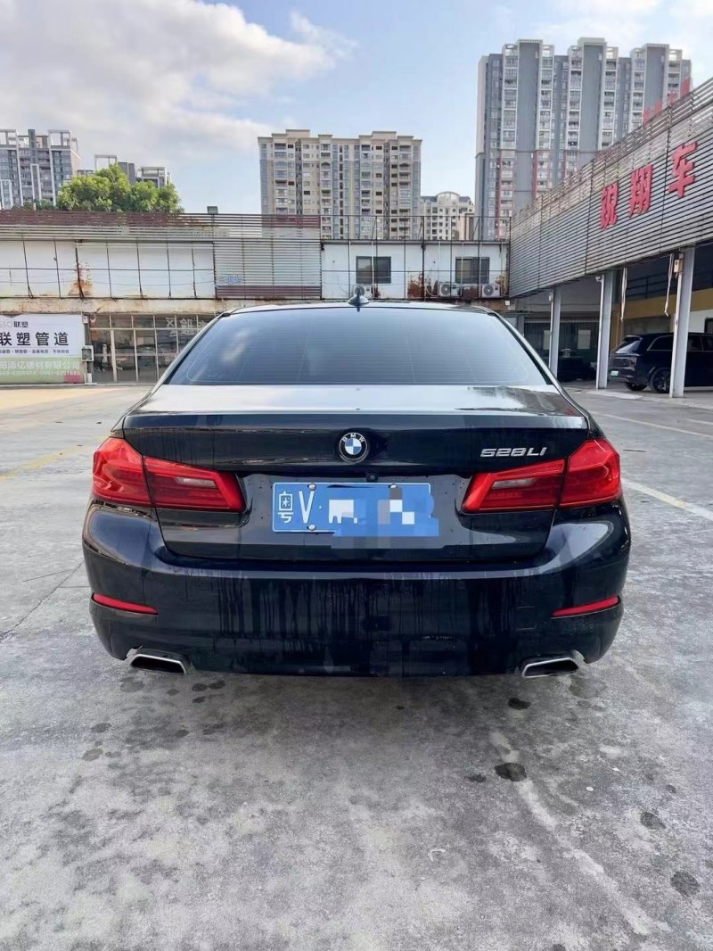 广州17年宝马5系9