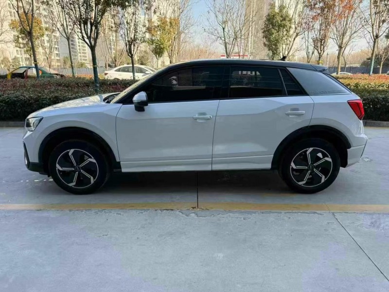 济宁22年奥迪Q28