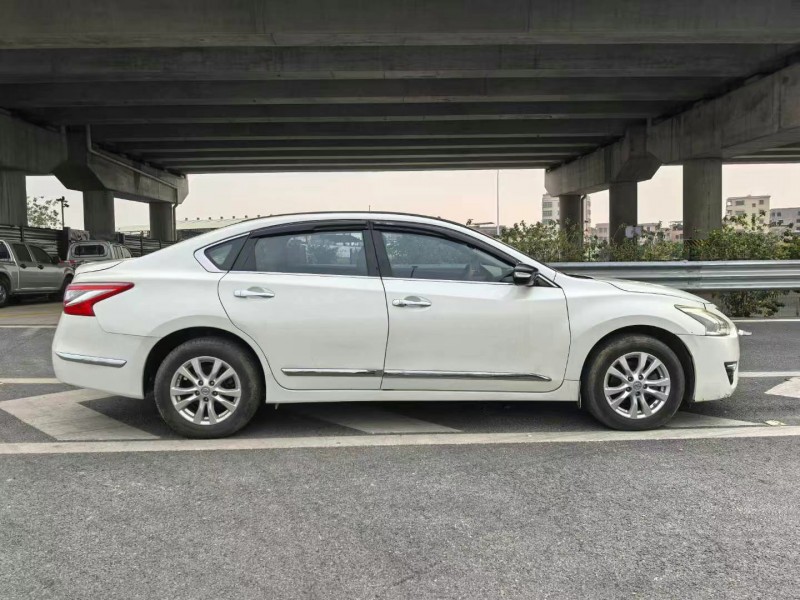 廣州13年日產天籟4