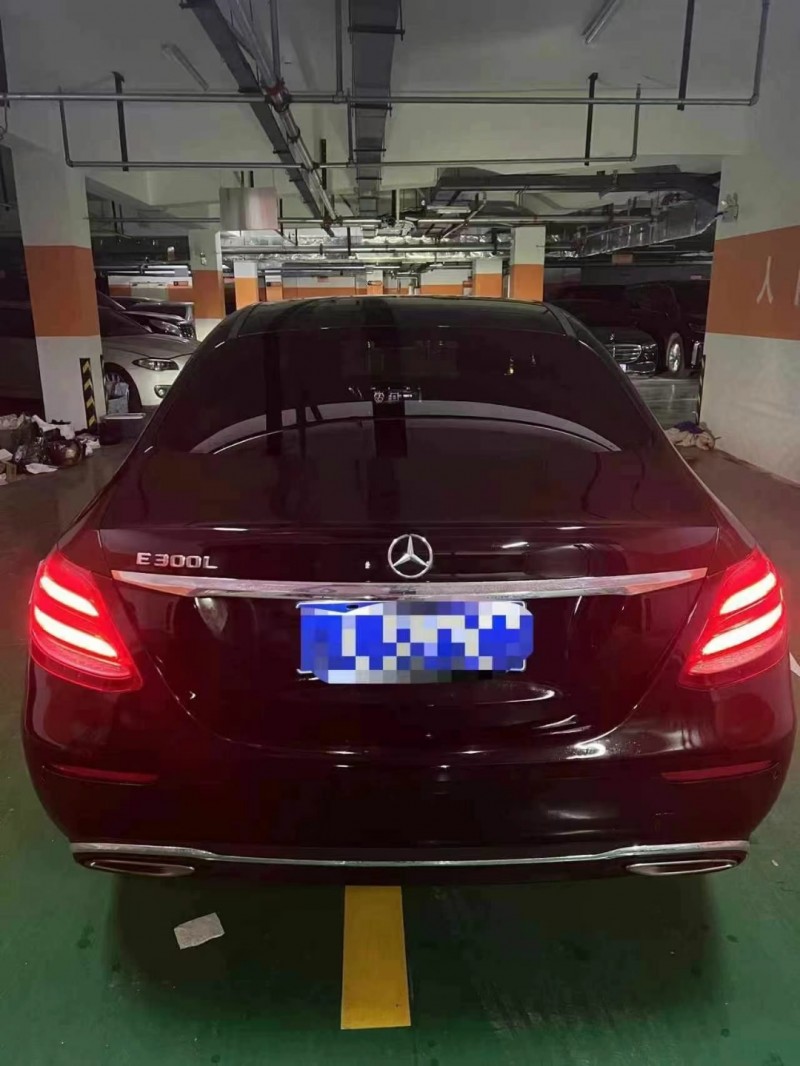 济宁19年奔驰E8
