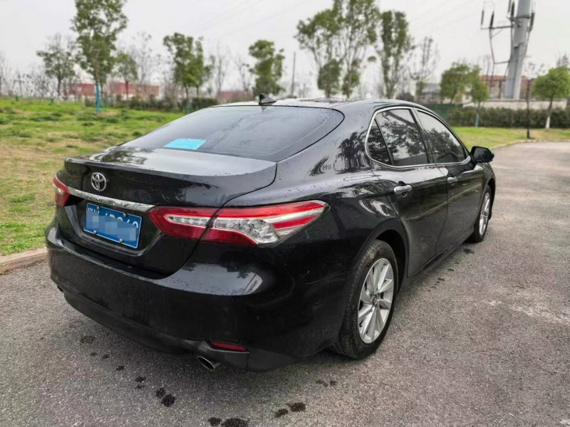 武汉22年丰田凯美瑞5