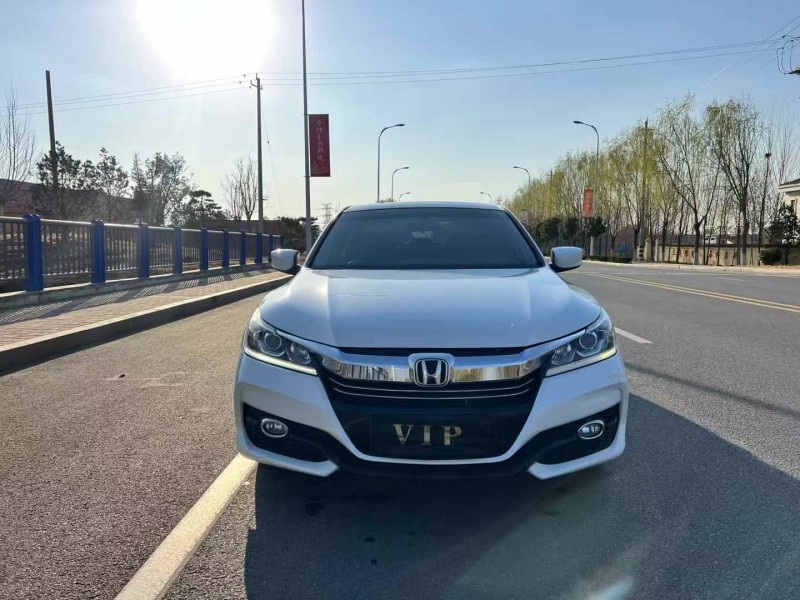 济宁17年本田雅阁1