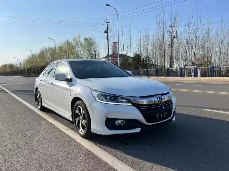 济宁17年本田雅阁2
