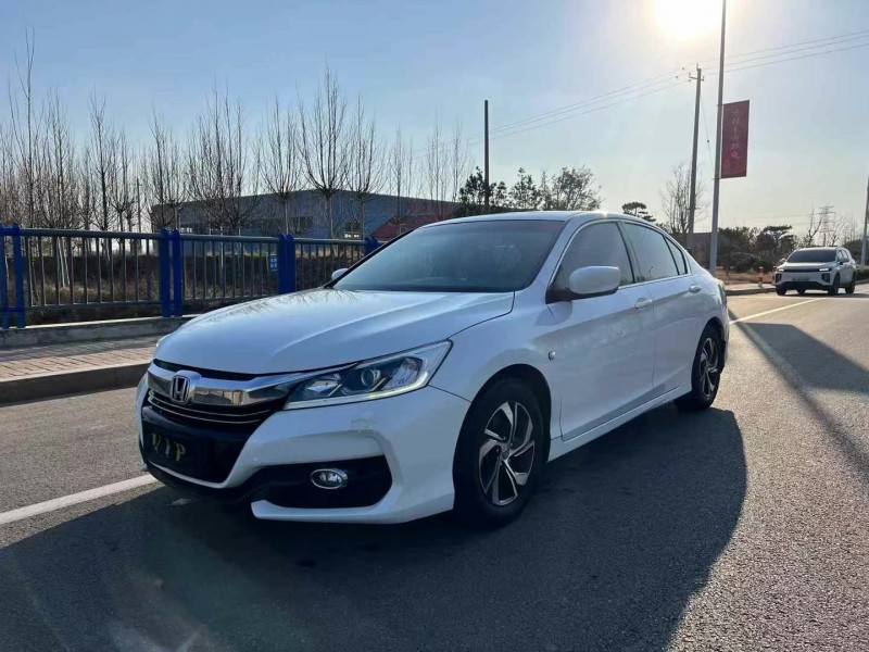 济宁17年本田雅阁3