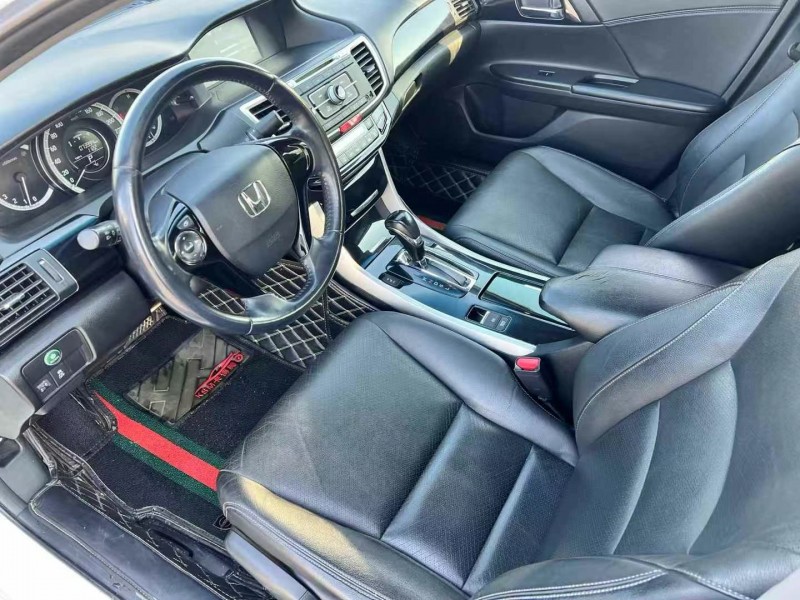 济宁17年本田雅阁5