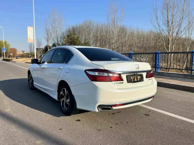 济宁17年本田雅阁8