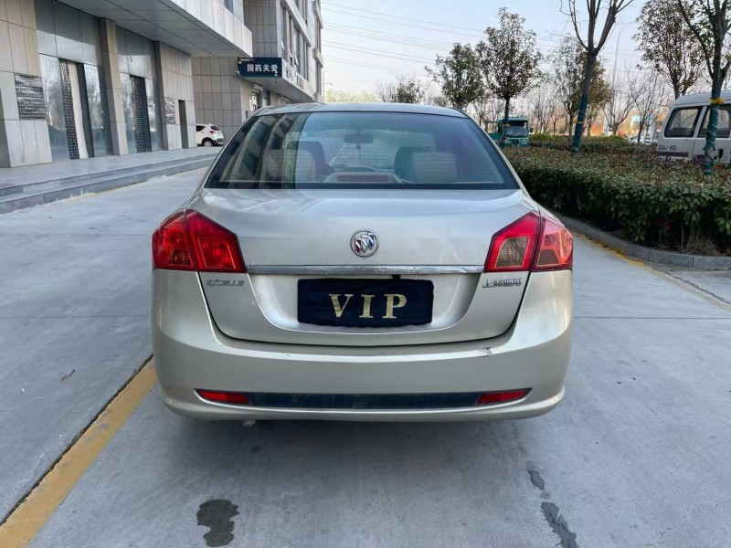 济宁14年别克凯越9