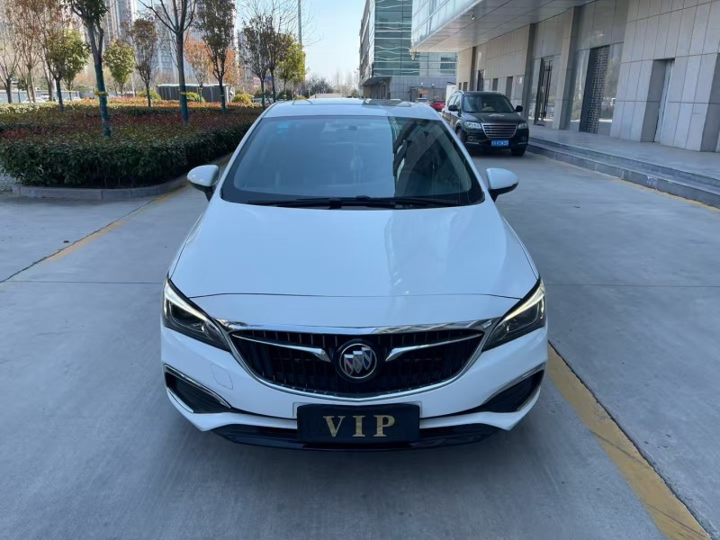 济宁19年别克威朗1