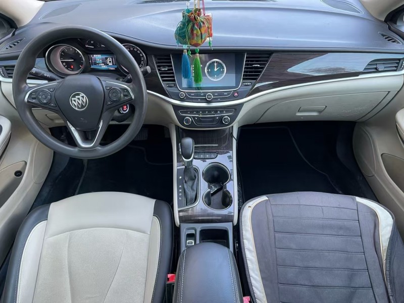 济宁19年别克威朗5