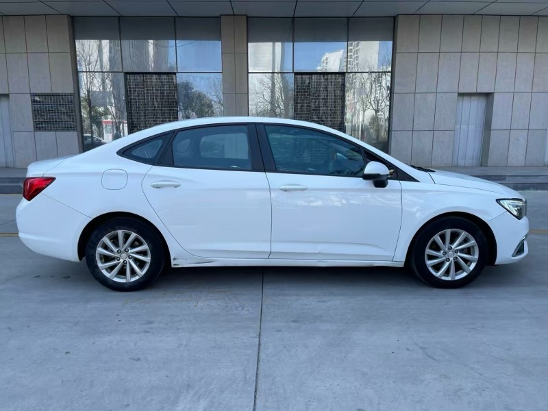 济宁19年别克威朗7