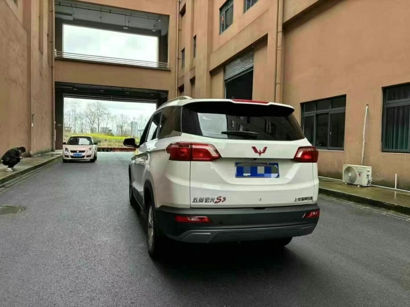 重慶23年五菱汽車宏光7