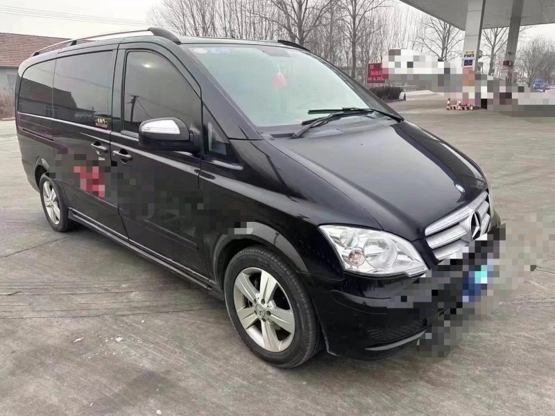 青岛16年奔驰唯雅诺3