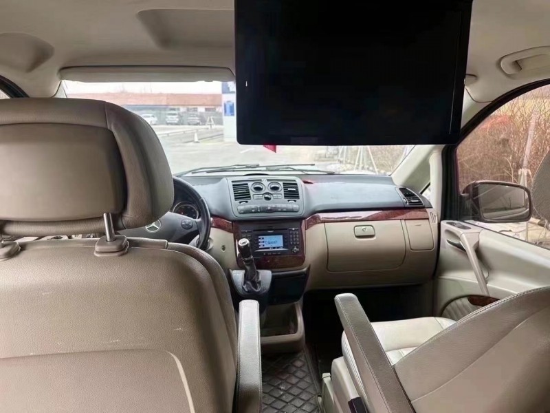 青岛16年奔驰唯雅诺5