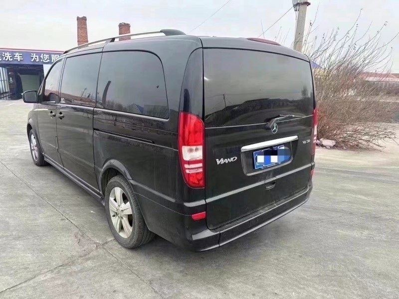 青岛16年奔驰唯雅诺7