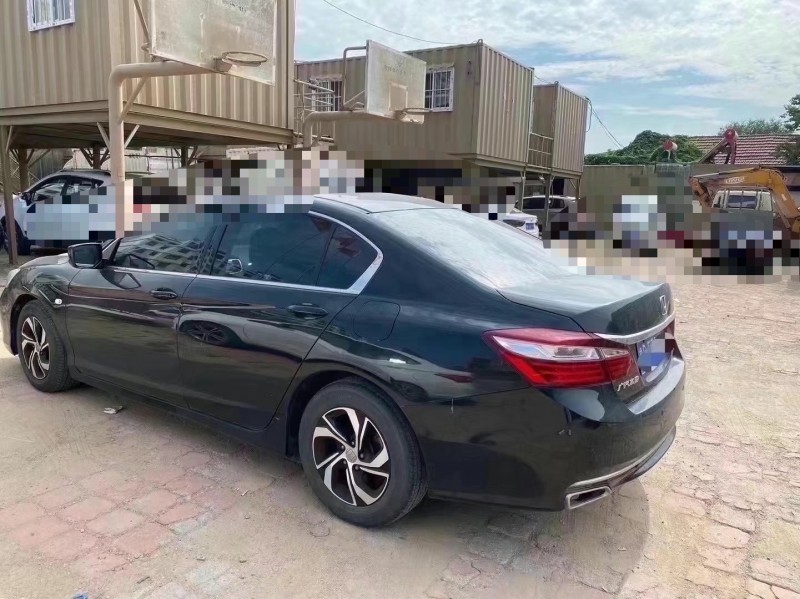 青岛17年本田雅阁7