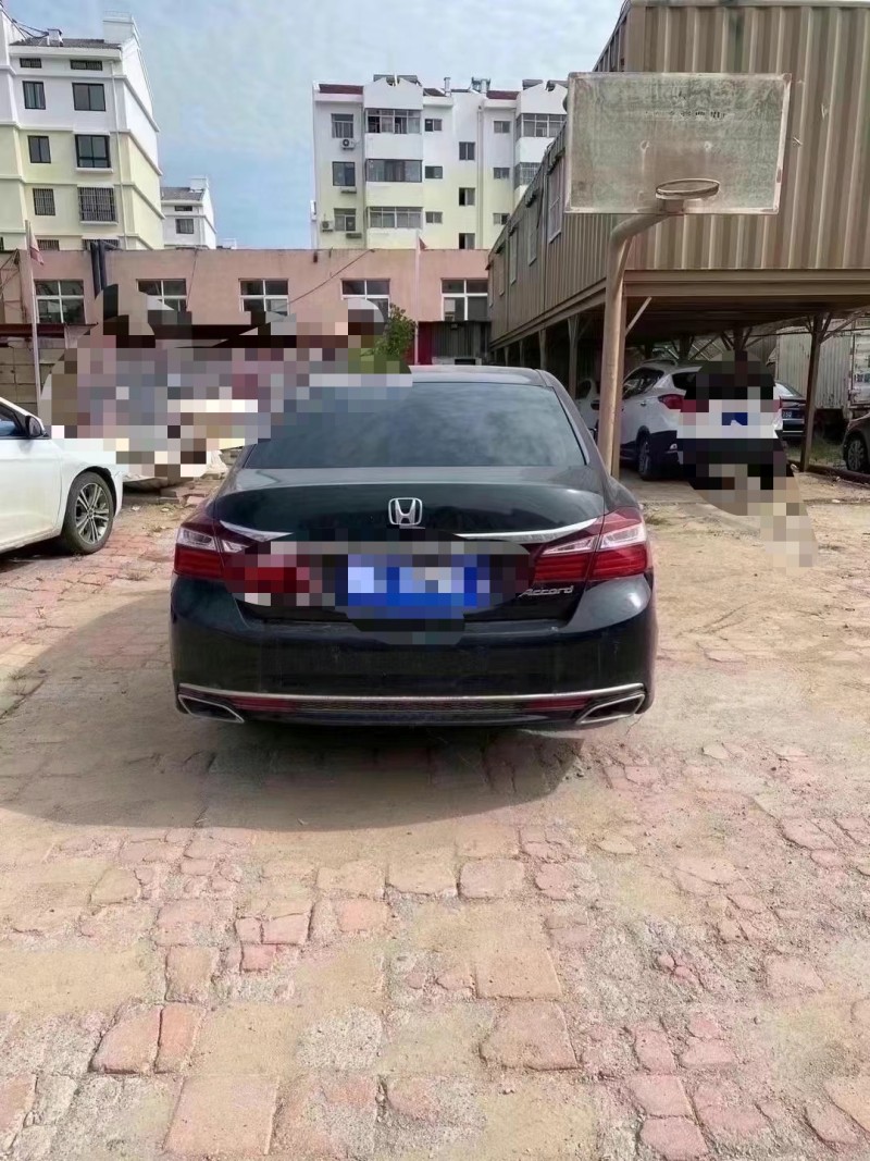 青岛17年本田雅阁9