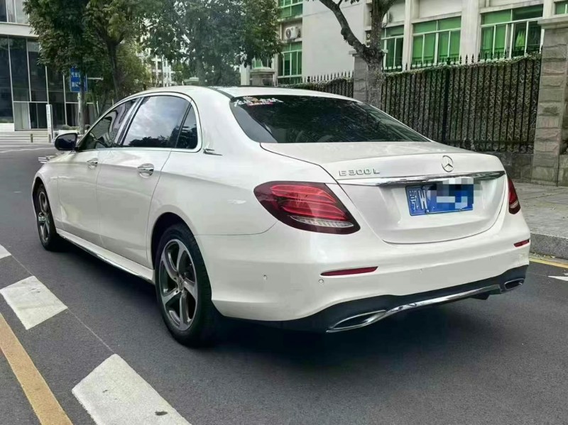 广州19年奔驰E8