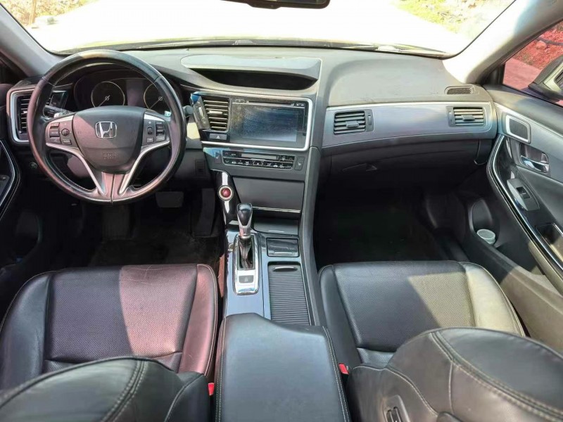 广州16年本田思铂睿8