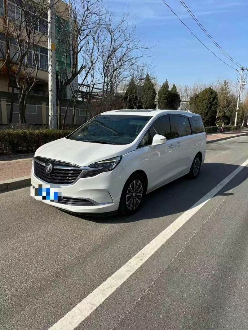 青岛21年别克GL82