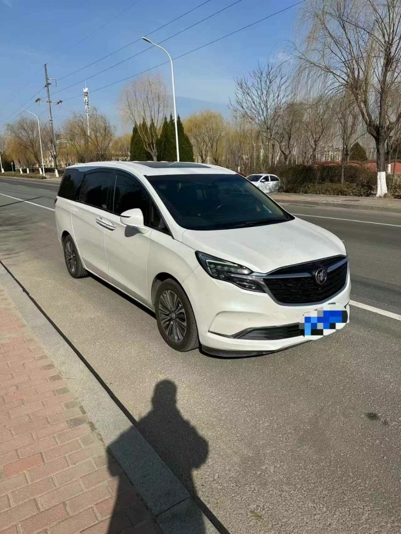 青岛21年别克GL83